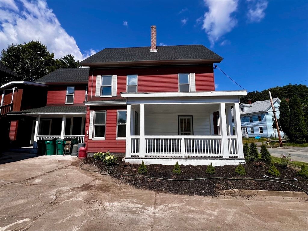 Exterior, Facade, American Foursquare