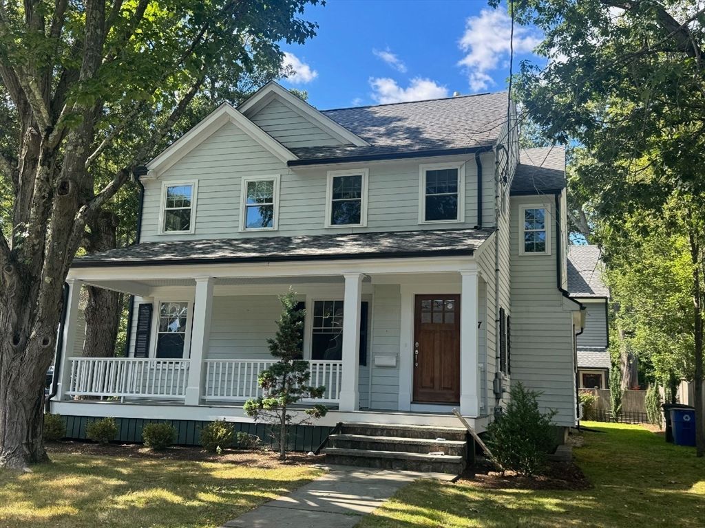 Exterior, Facade, Queen Anne Victorian