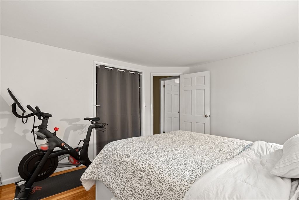 Bedroom, Fitness Equipment, Interior, Wood Texture Flooring