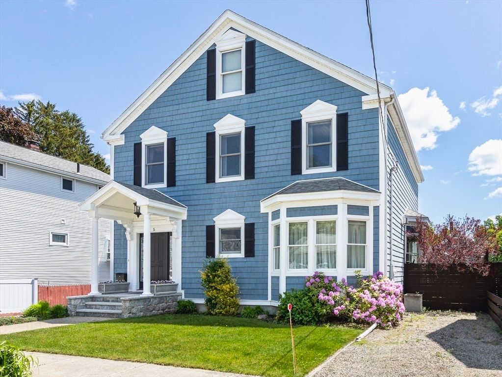 Exterior, Facade, Queen Anne Victorian
