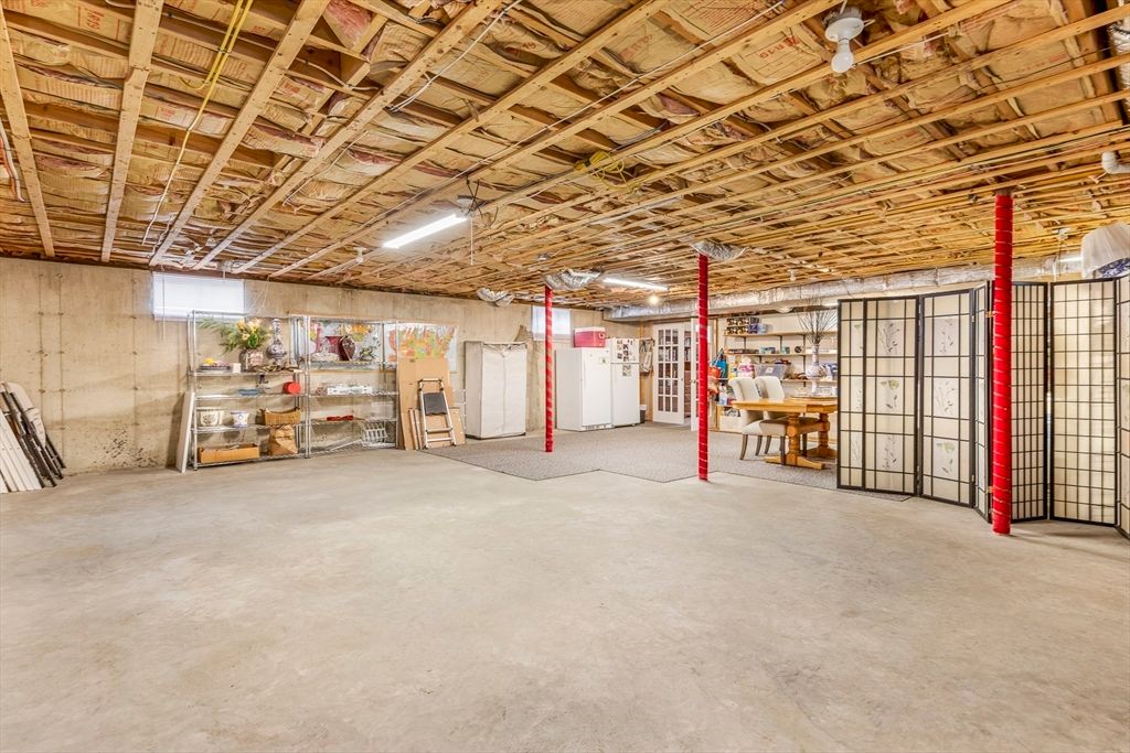 Empty room, Interior, Wooden Beams