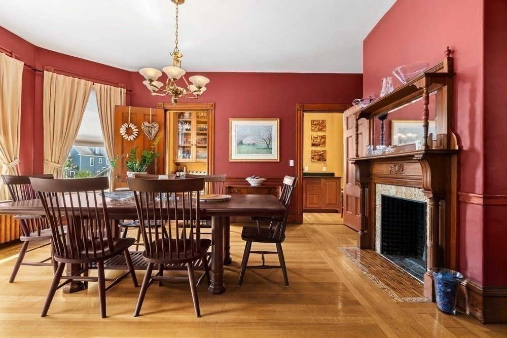 Chandelier, Dining room, Fireplace, Interior, Wood Texture Flooring