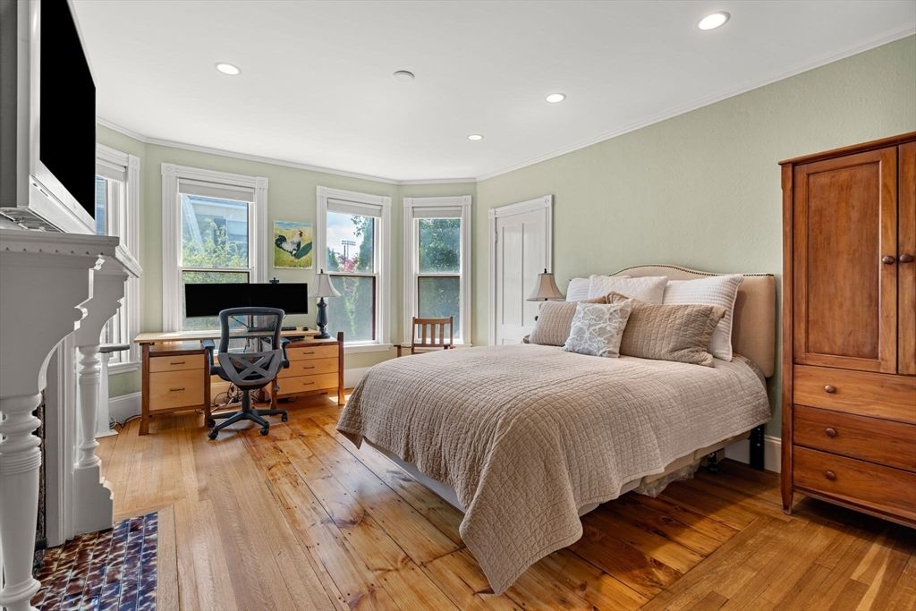 Bedroom, Home Office, Interior, Recessed Lighting, Wood Texture Flooring