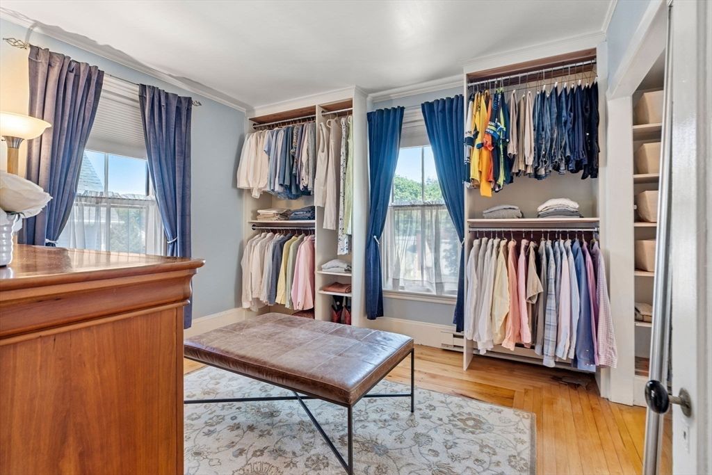 Interior, Walk-in Closets, Wood Texture Flooring