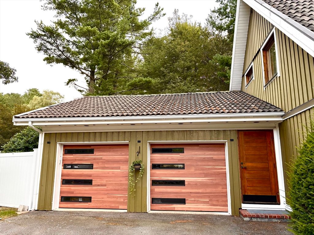 Detached Garage, Exterior