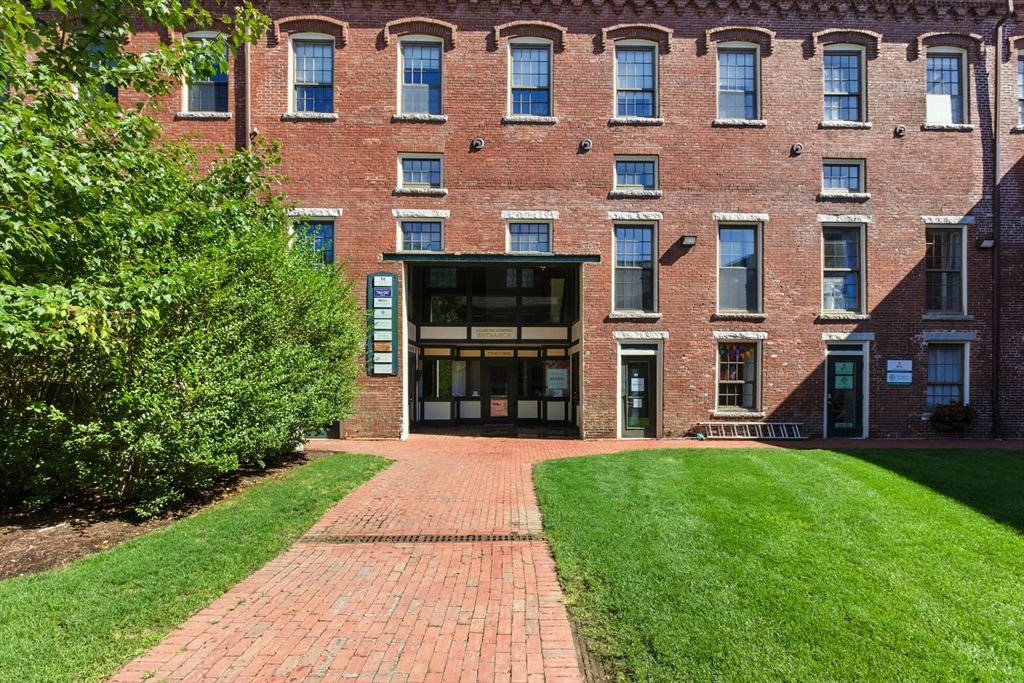 Backyard, Exterior, Facade, Brick Facade, Rowhouse