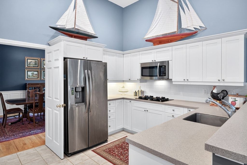 Dining room, Interior, Kitchen, Stainless Steel Appliances, Wood Texture Flooring