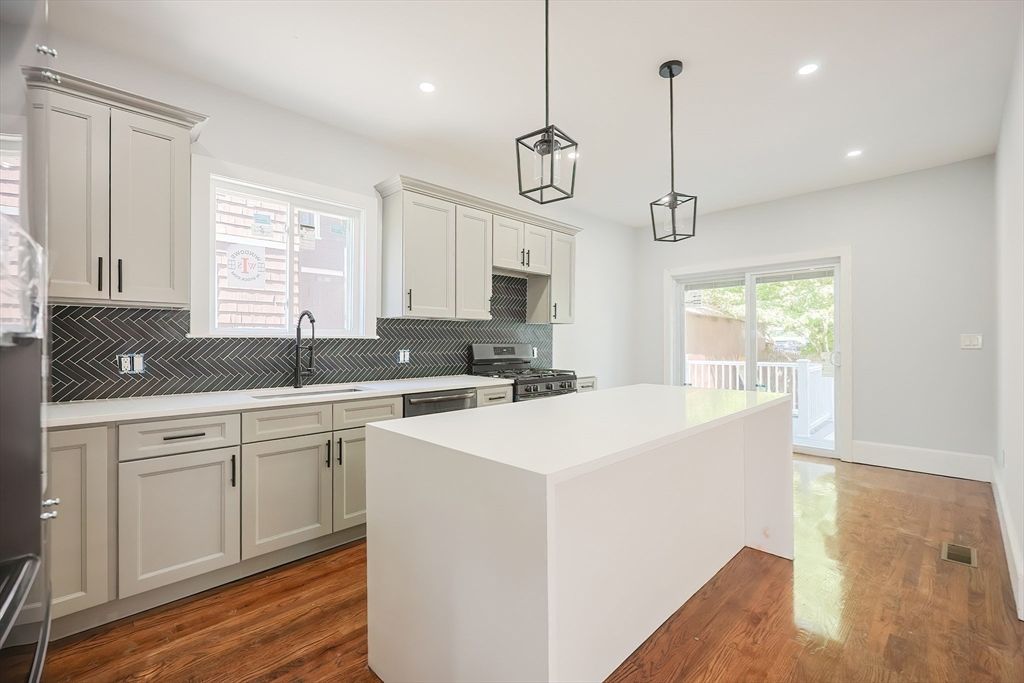 Interior, Kitchen, Pendant Lights, Recessed Lighting, Wood Texture Flooring