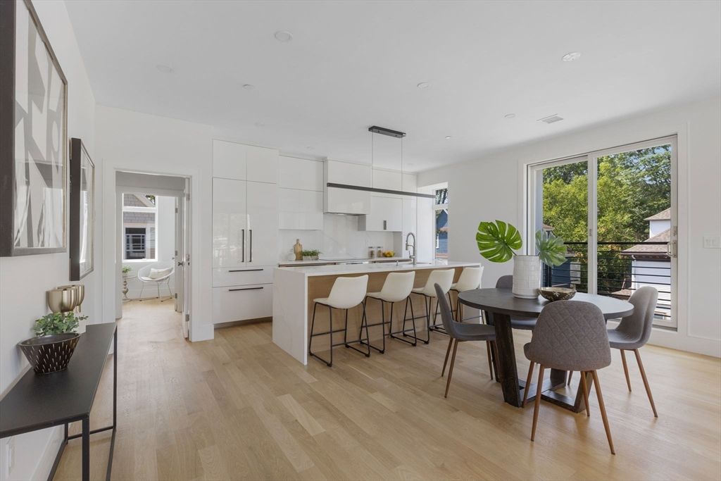 Dining room, Interior, Kitchen, Pendant Lights, Recessed Lighting, Wood Texture Flooring