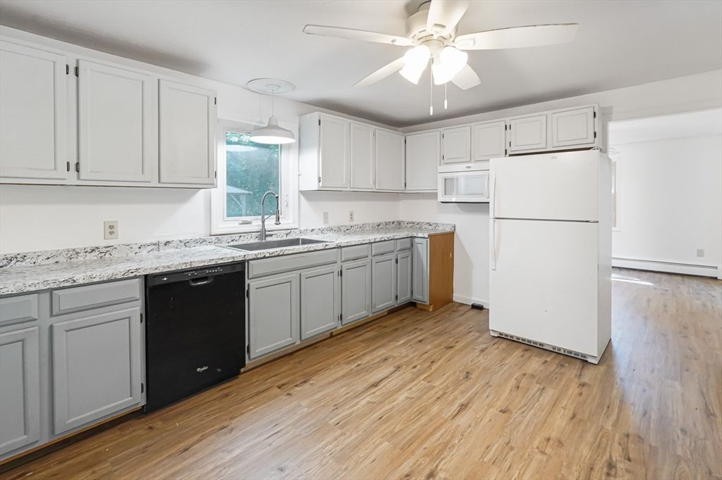 Interior, Kitchen, Pendant Lights, Wood Texture Flooring