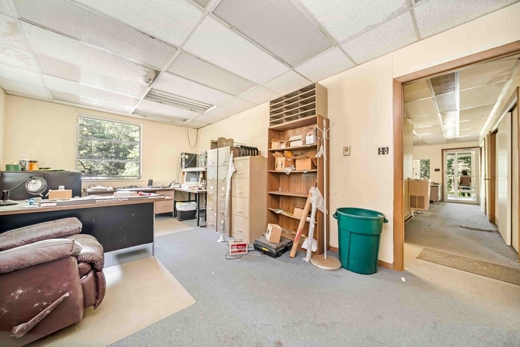 Home Office, Interior