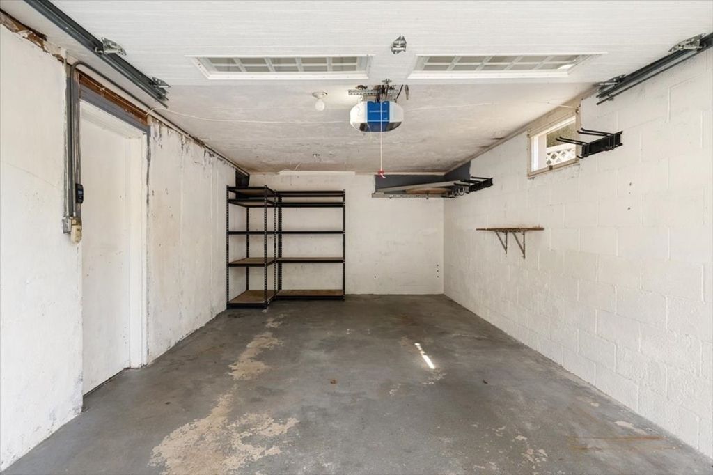 Garage, Interior