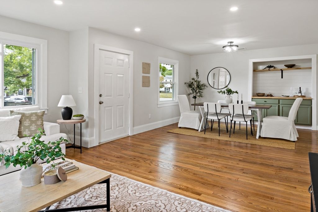 Dining room, Interior, Living room, Recessed Lighting, Wood Texture Flooring