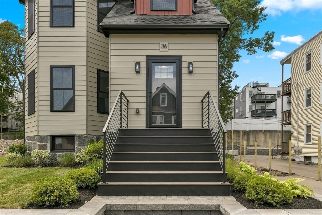 Exterior, Facade, Queen Anne Victorian
