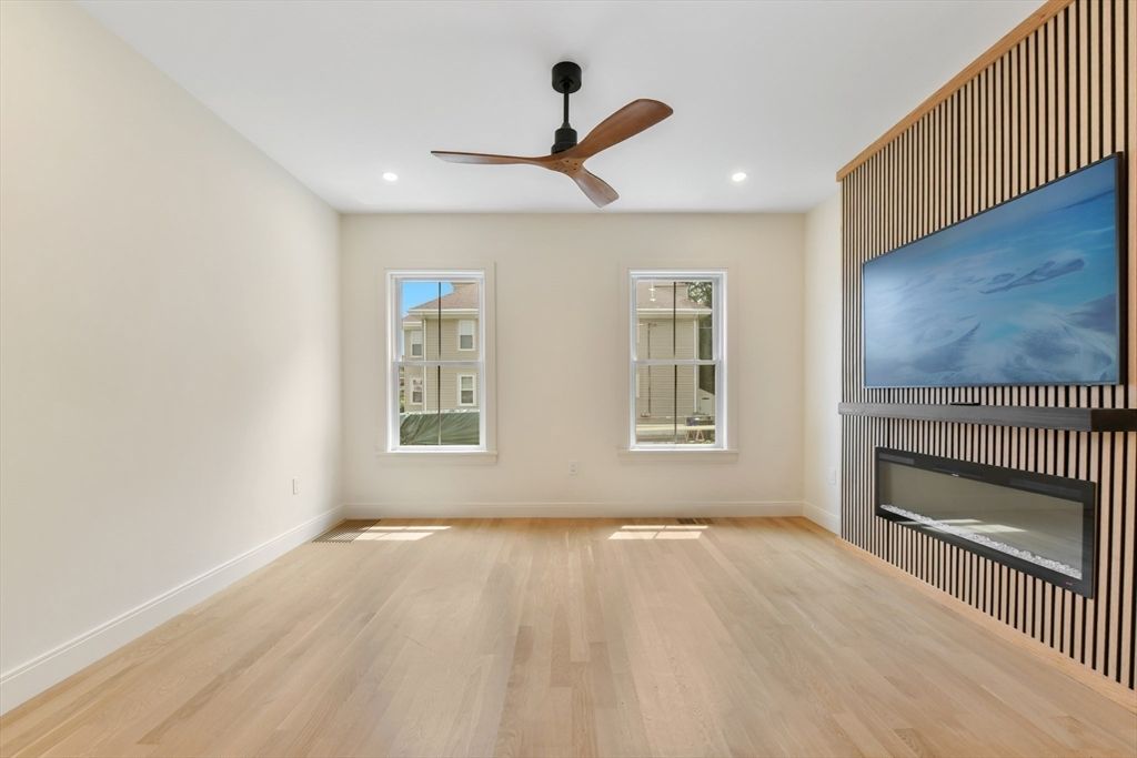 Empty room, Interior, Recessed Lighting, Wood Texture Flooring