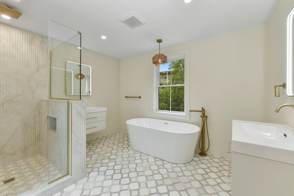 Bathroom, Free Standing Baths, Glass Shower, Interior, Pendant Lights, Recessed Lighting