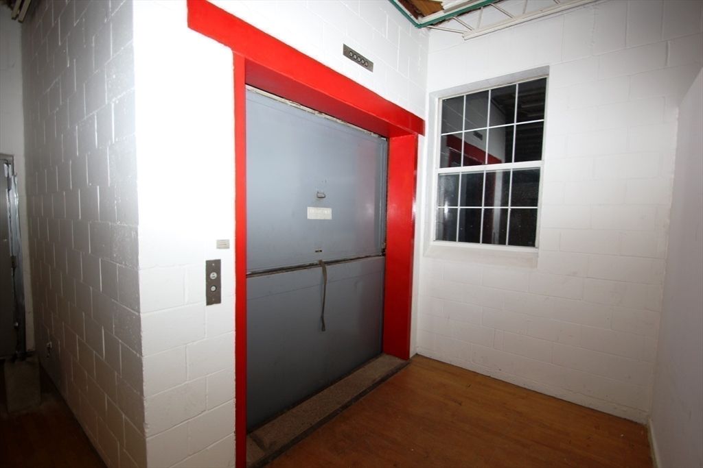 Elevator, Interior, Wood Texture Flooring