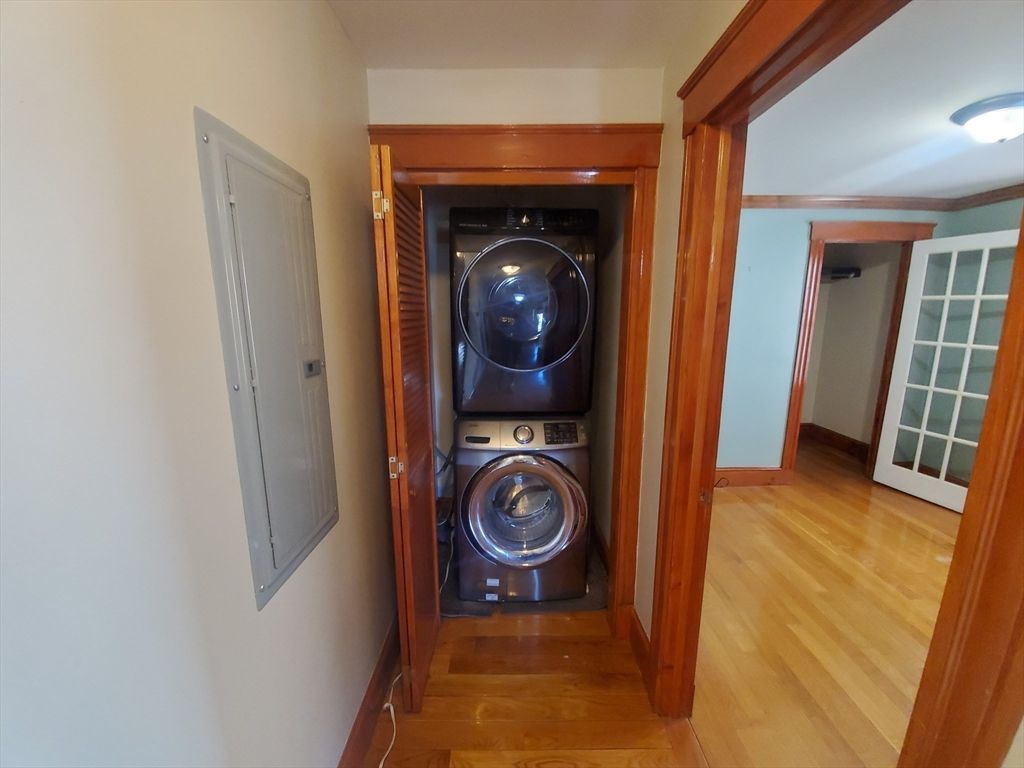 Interior, Utility Closets, Washer, Wood Texture Flooring