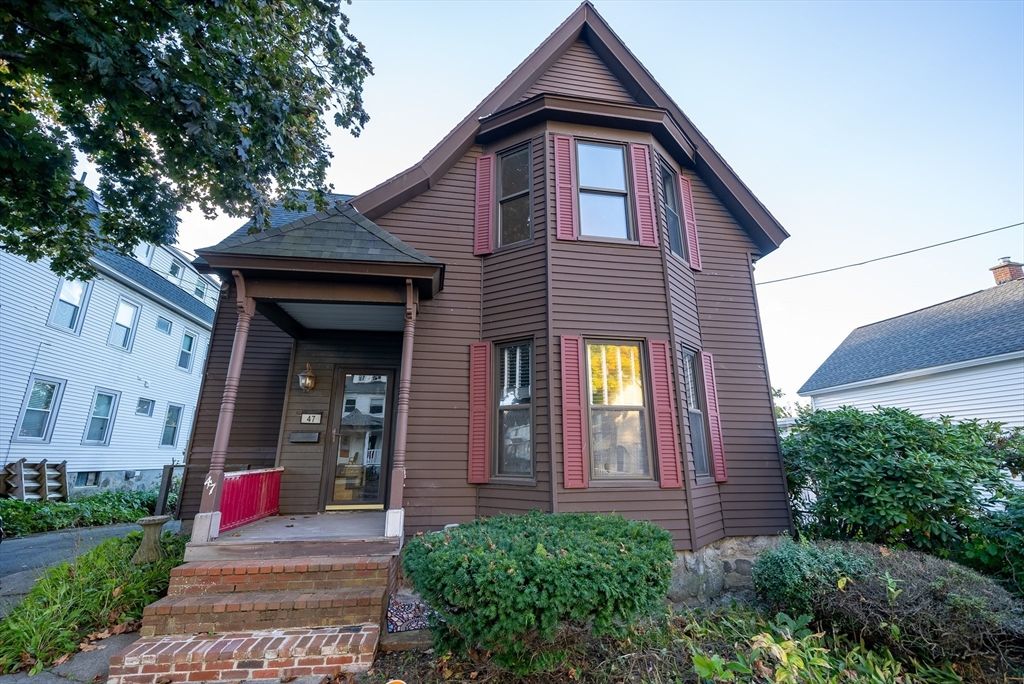 Exterior, Facade, Queen Anne Victorian