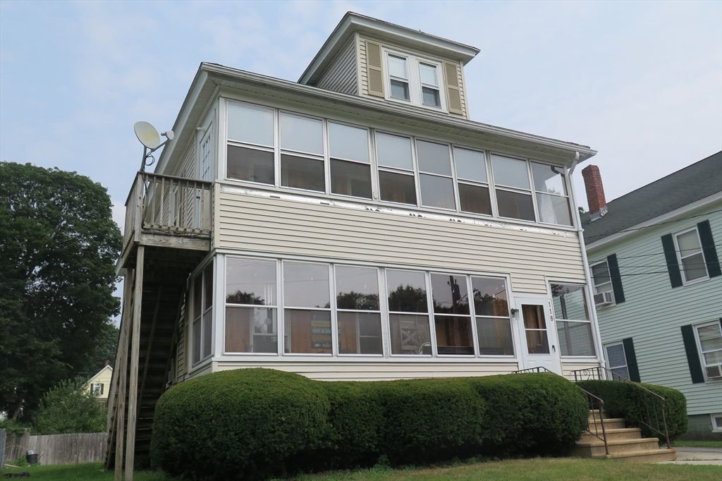 Exterior, Facade, American Foursquare