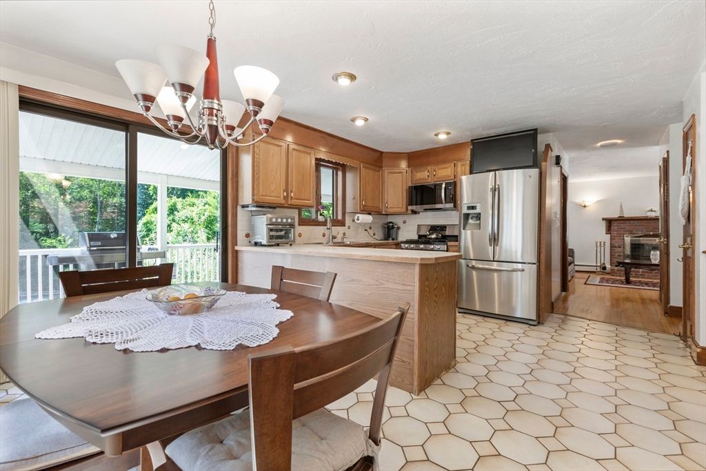 Chandelier, Dining room, Interior, Kitchen, Stainless Steel Appliances, Wood Texture Flooring