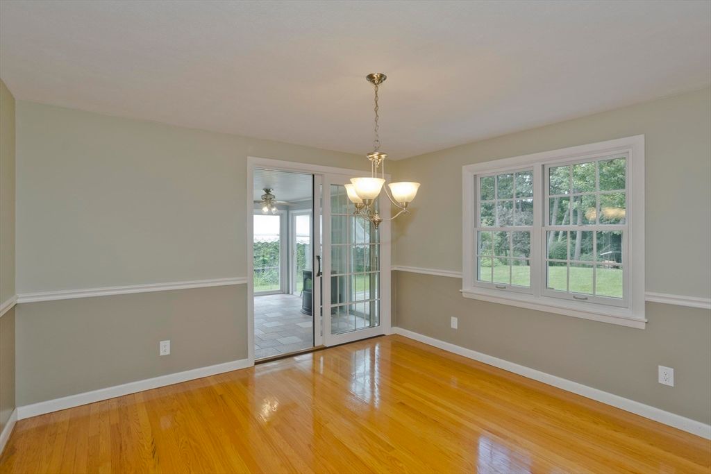 Chandelier, Empty room, Interior, Pendant Lights, Wood Texture Flooring