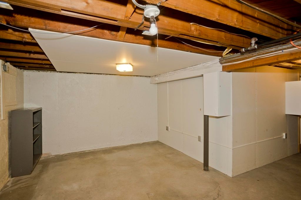 Empty room, Interior, Wooden Beams
