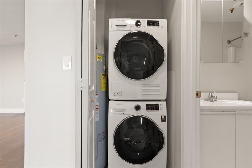 Interior, Utility Closets, Washer, Wood Texture Flooring