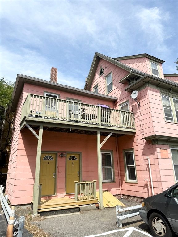 Exterior, Facade, Queen Anne Victorian