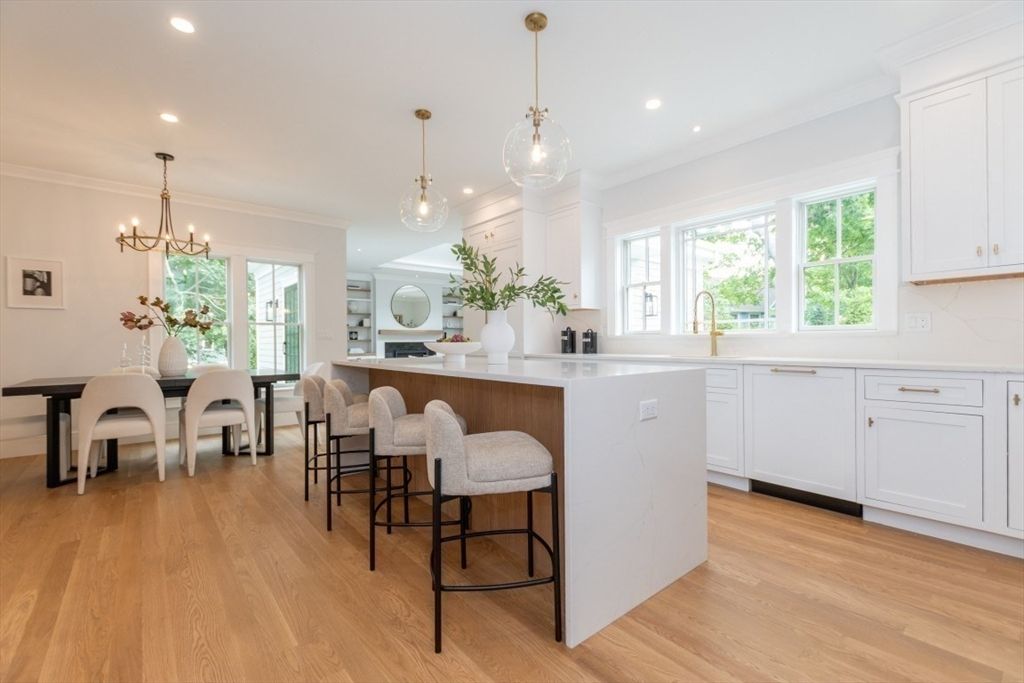 Dining room, Interior, Kitchen, Pendant Lights, Recessed Lighting, Wood Texture Flooring