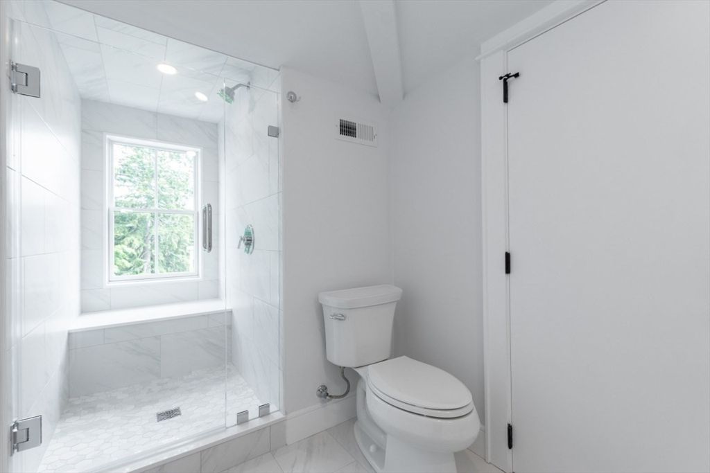 Bathroom, Interior, Marble, Marble Walls, Recessed Lighting