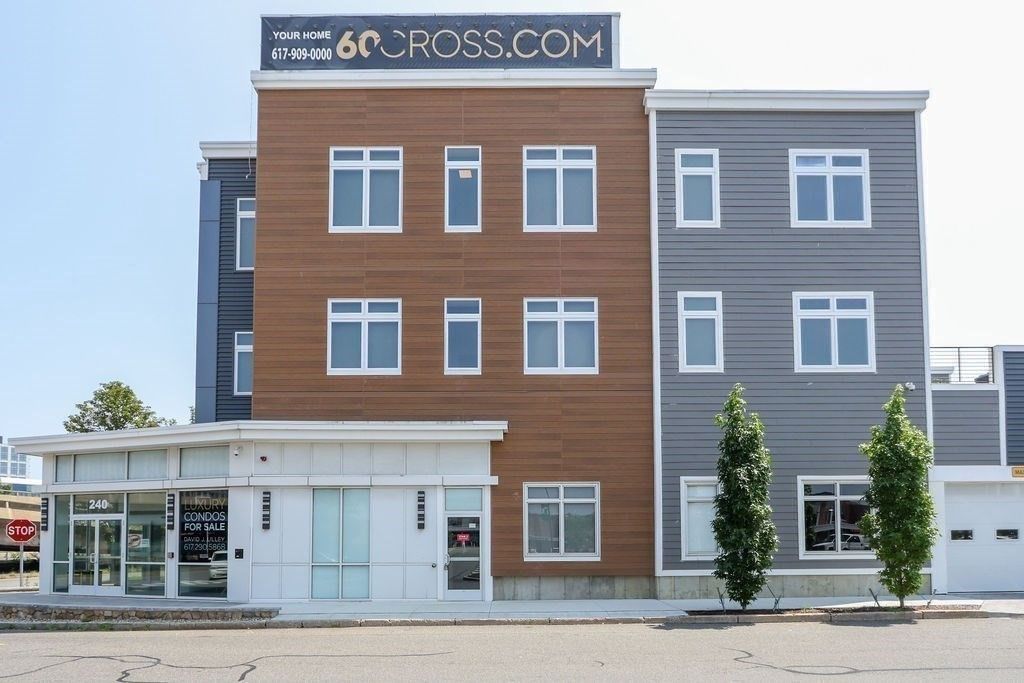 Exterior, Facade, Rowhouse