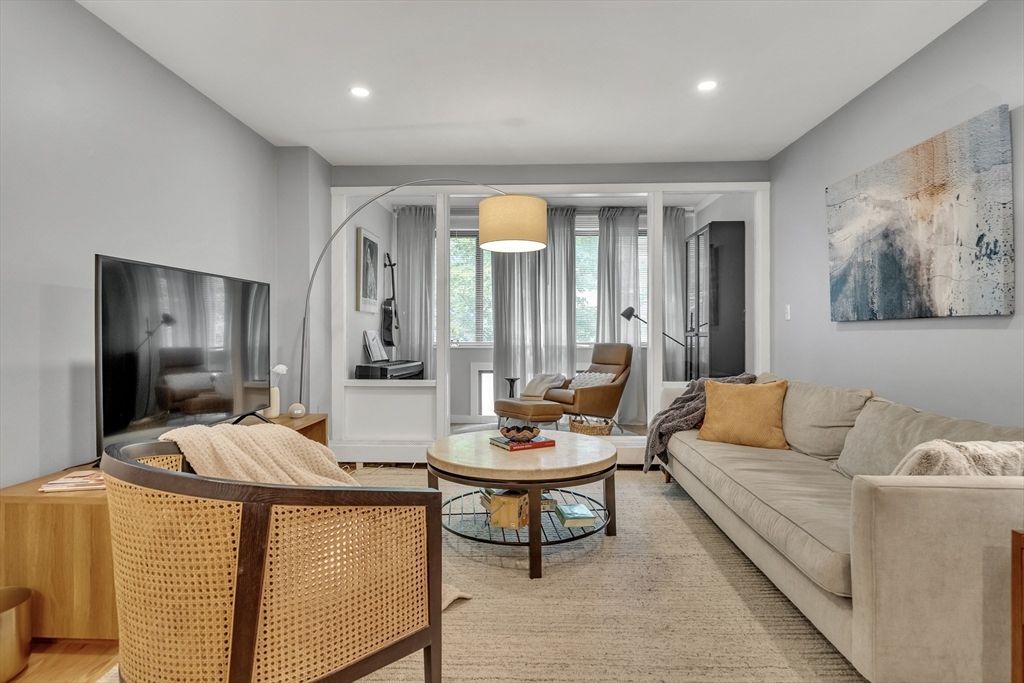 Interior, Living room, Pendant Lights, Recessed Lighting