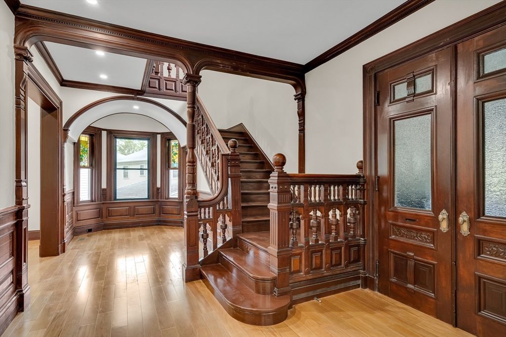 Interior, Recessed Lighting, Wood Texture Flooring