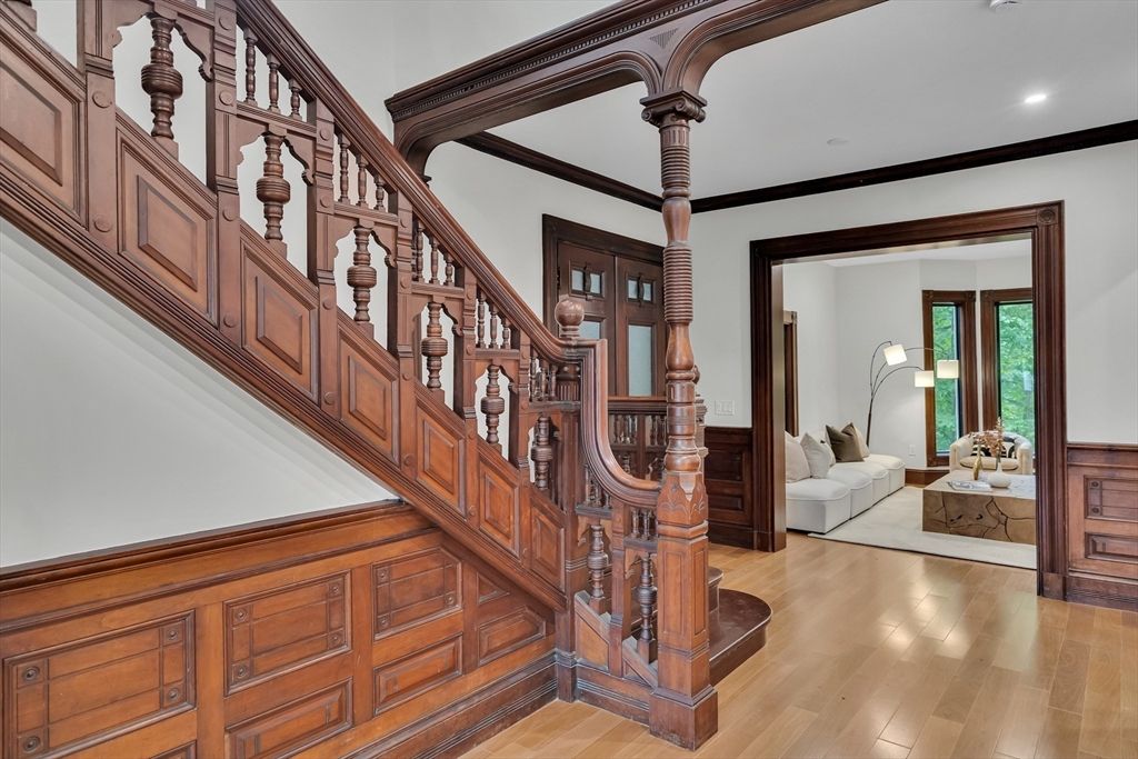 Interior, Recessed Lighting, Wood Texture Flooring