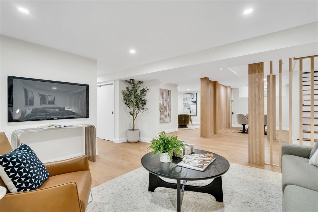 Interior, Living room, Recessed Lighting, Wood Texture Flooring