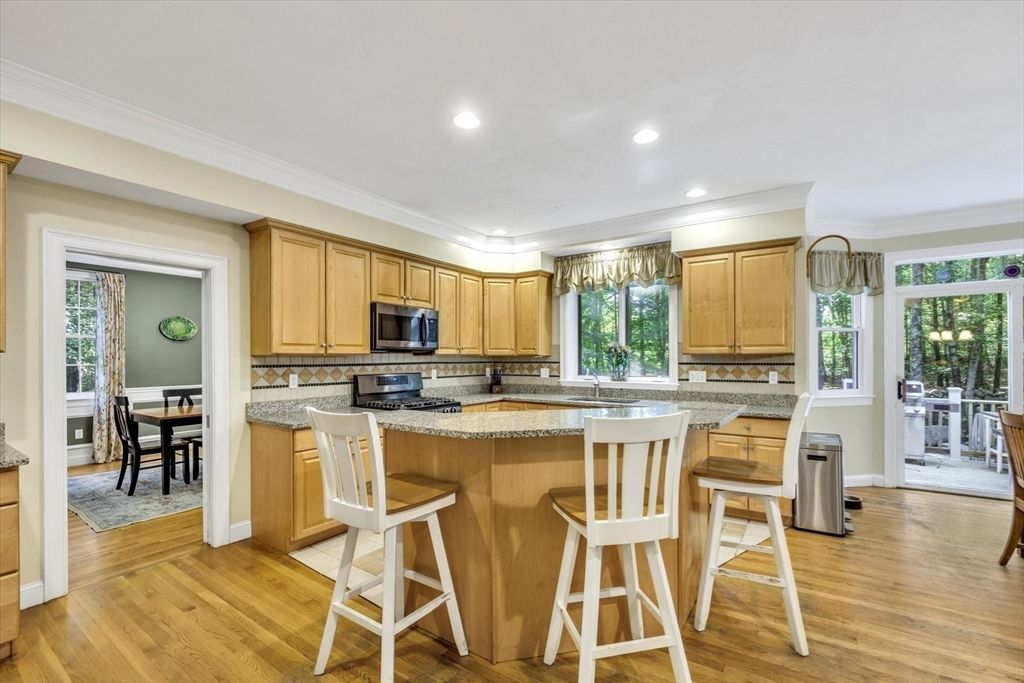Dining room, Interior, Kitchen, Recessed Lighting, Wood Texture Flooring