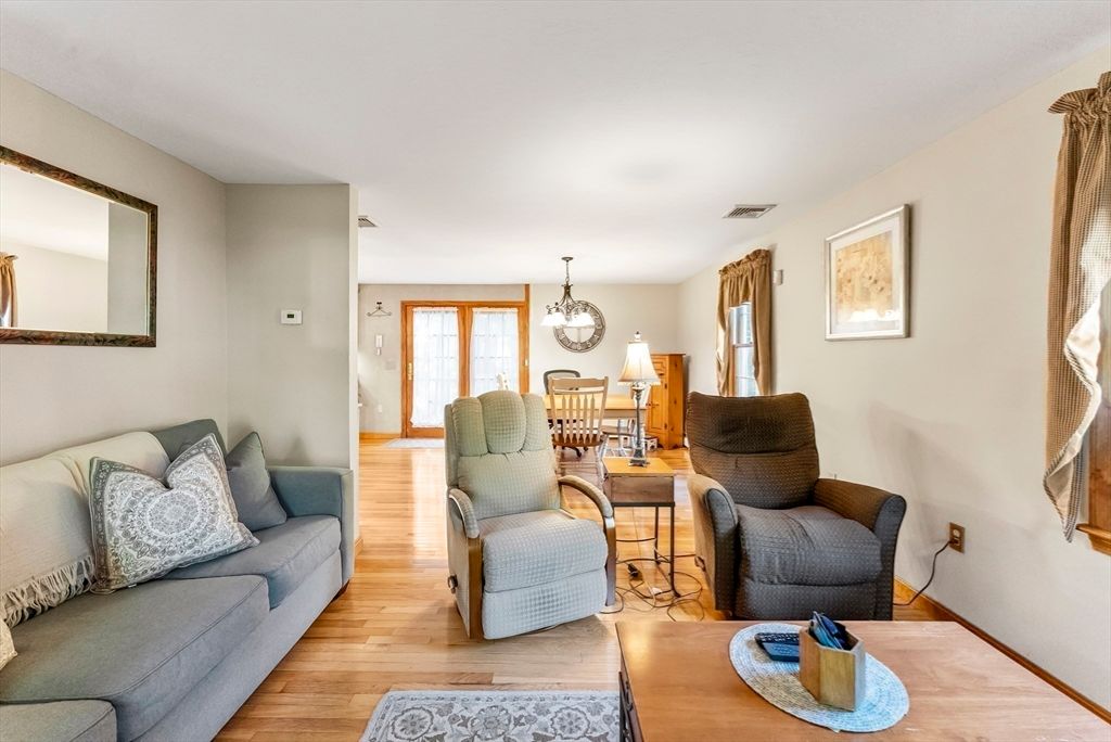 Chandelier, Dining room, Interior, Living room, Wood Texture Flooring