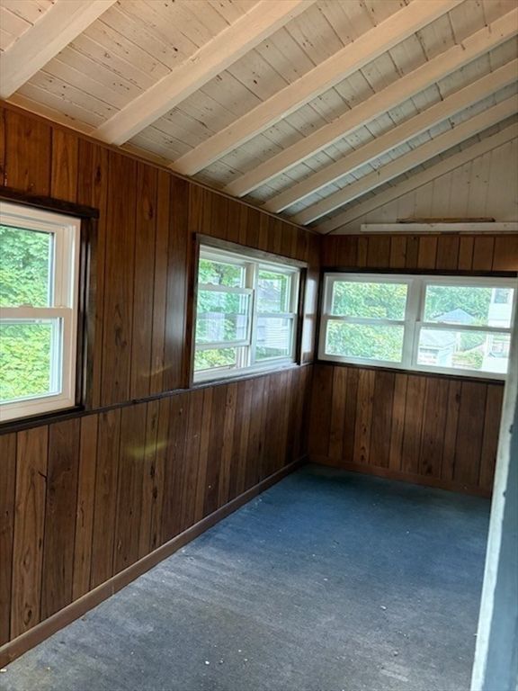 Empty room, Interior, Wooden Beams, Wooden Ceilings, Wooden Walls