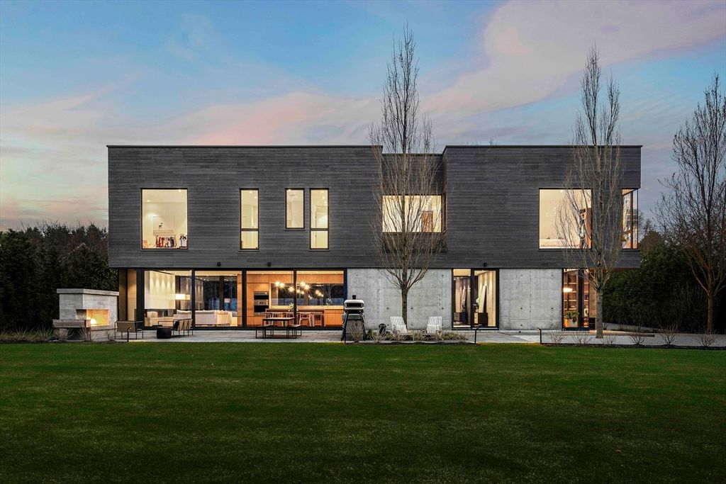 Backyard, Exterior, Facade, Modern