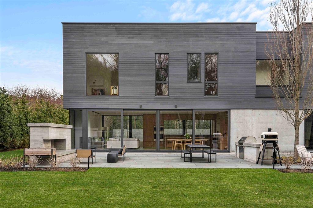 Backyard, Exterior, Facade, Modern