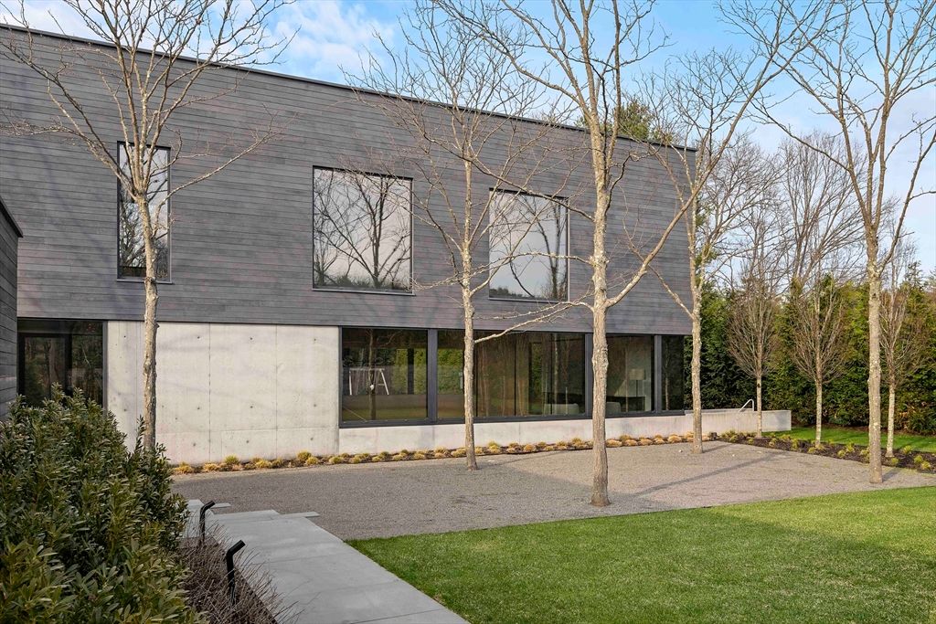 Exterior, Facade, Modern