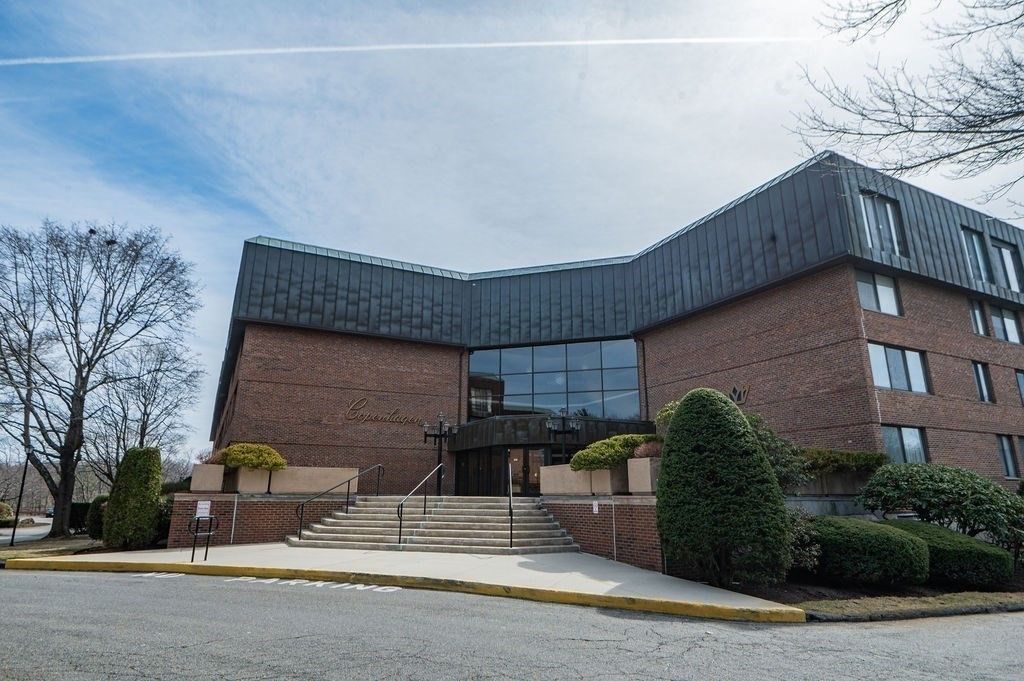 Exterior, Facade, Brick Facade, Modern