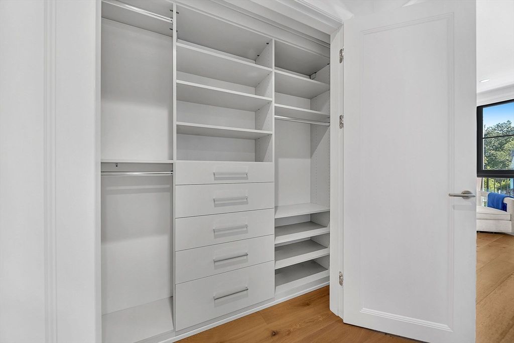 Interior, Walk-in Closets, Wood Texture Flooring