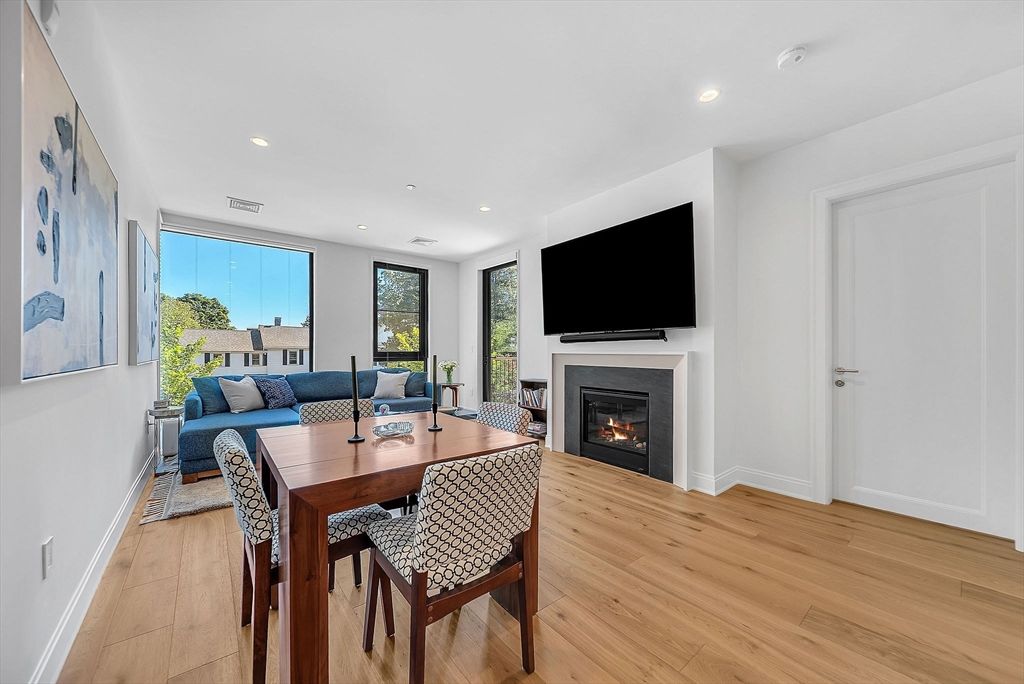 Dining room, Fireplace, Interior, Recessed Lighting, Wood Texture Flooring