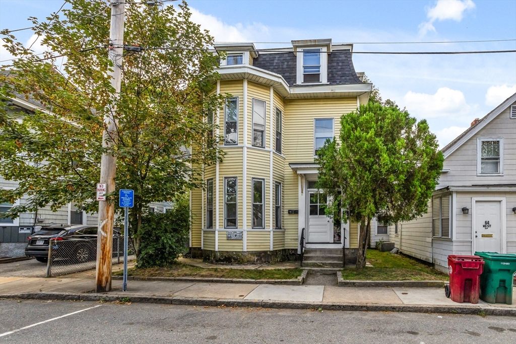 Exterior, Facade, Queen Anne Victorian