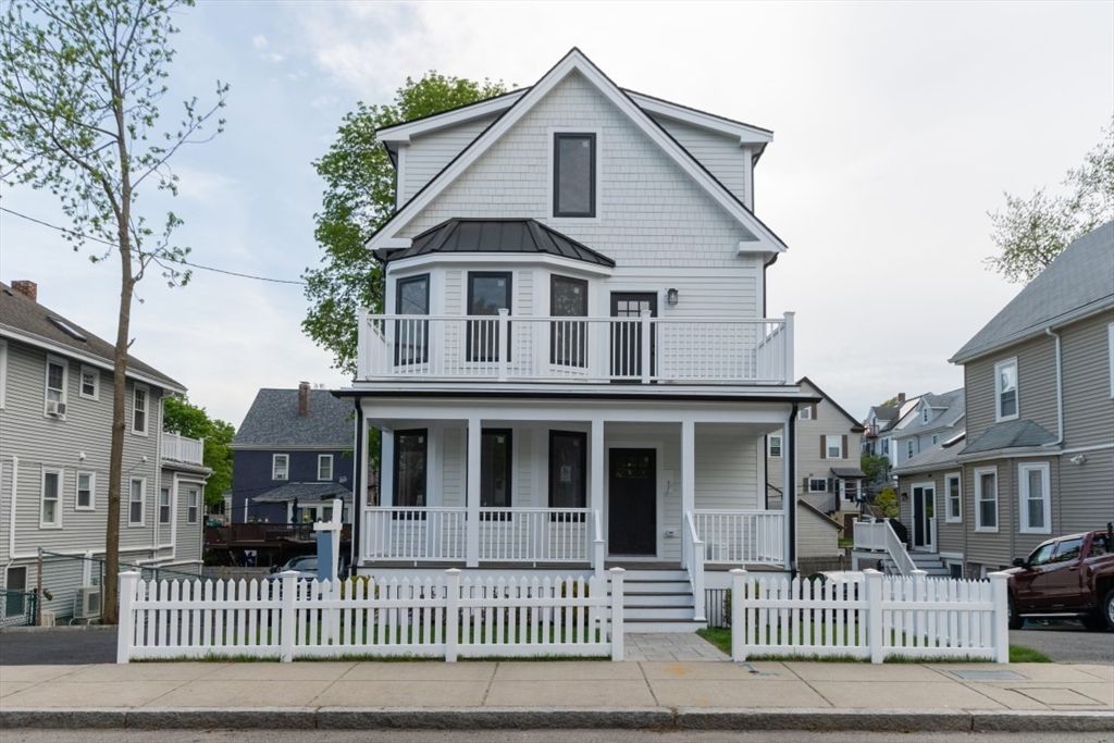 Exterior, Facade, Queen Anne Victorian