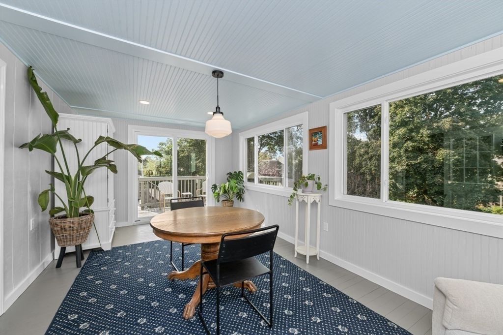 Dining room, Interior, Pendant Lights, Recessed Lighting
