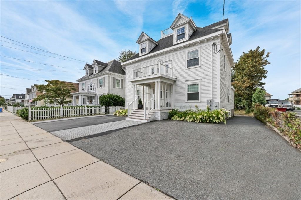 Exterior, Facade, Georgian