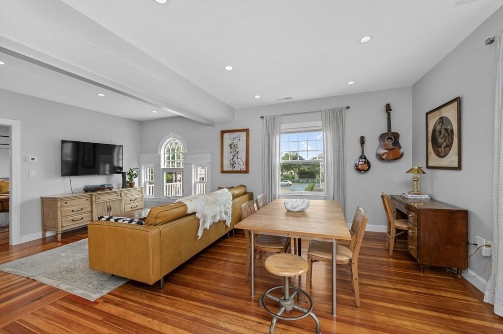 Dining room, Interior, Living room, Recessed Lighting, Wood Texture Flooring